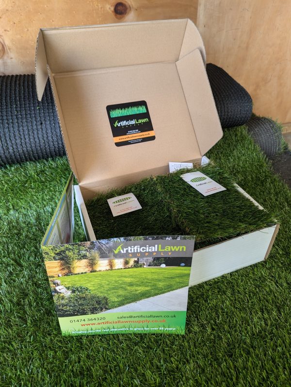 Artificial grass sample box