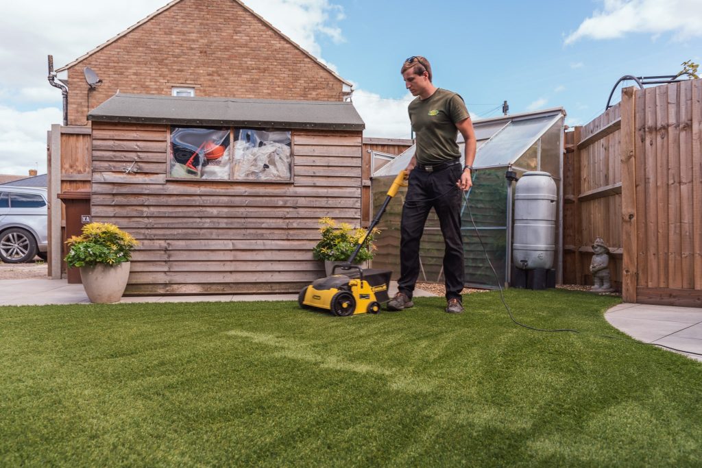 Man power brushing artificial lawn